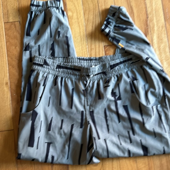 Lucy joggers size medium - Picture 2 of 3